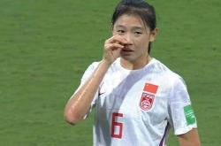 加拿大女足破门得分，实力压倒对手