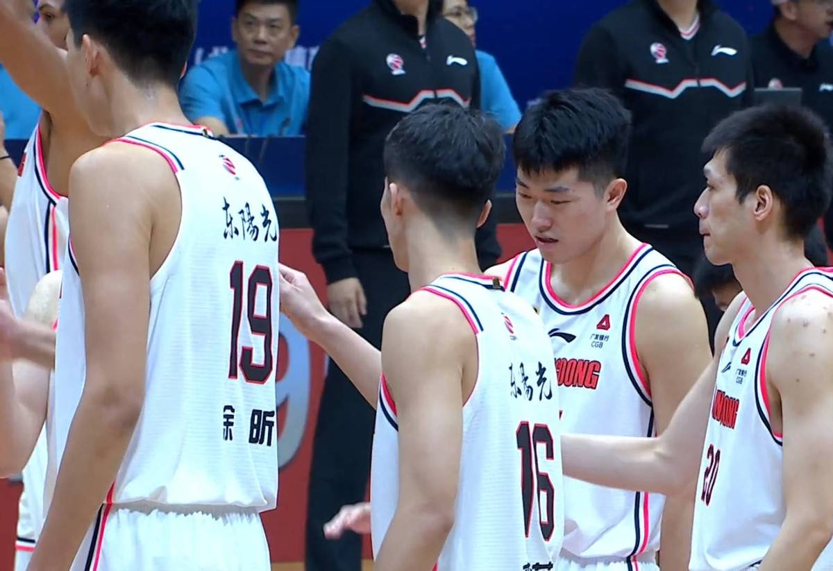 球队训练局势惨烈，内讧频发难以调和的简单介绍