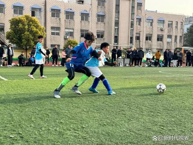 青年队伍在足球赛事中展现出色表现