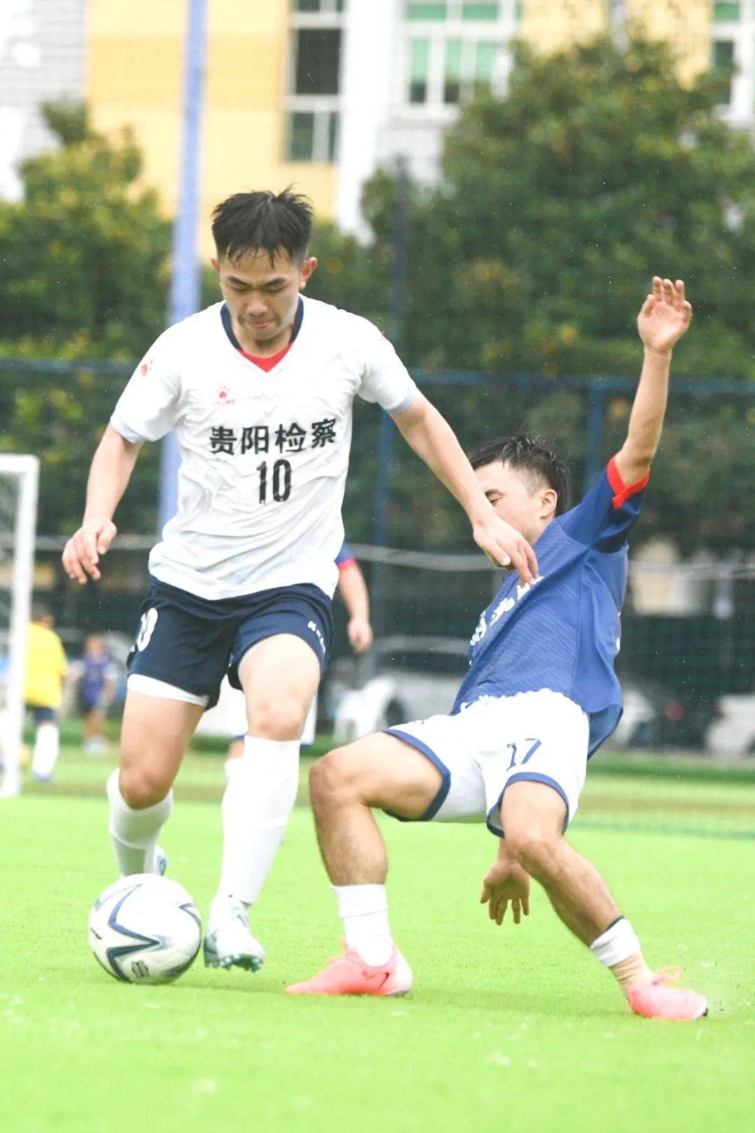 青年队伍在足球赛事中展现出色表现